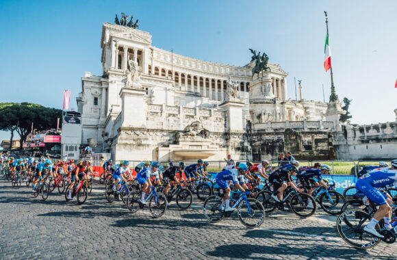 Team DSM | Giro d'Italia | Photo Credit: Chris Auld